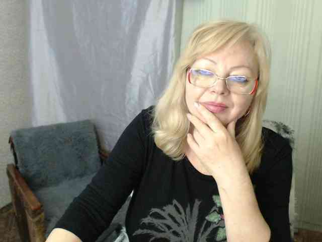 EvelynLoveShy webcam