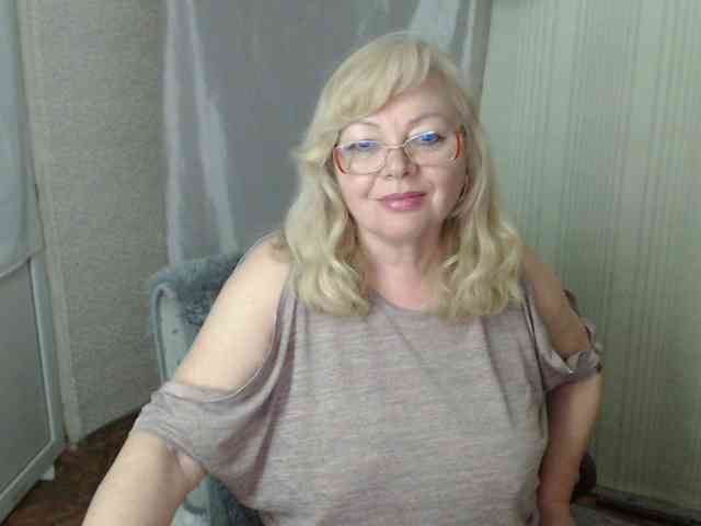 EvelynLoveShy webcam
