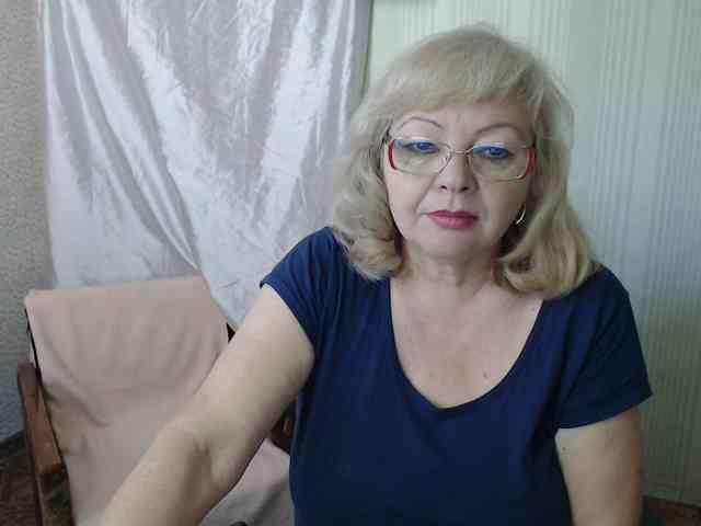 EvelynLoveShy webcam