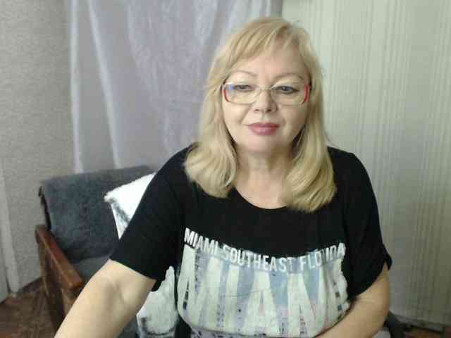 EvelynLoveShy webcam