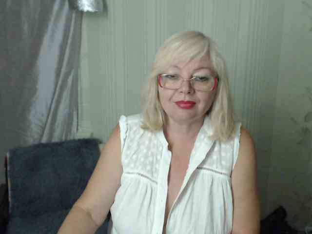 EvelynLoveShy webcam
