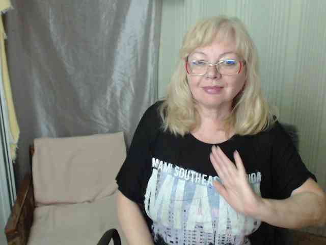 EvelynLoveShy webcam