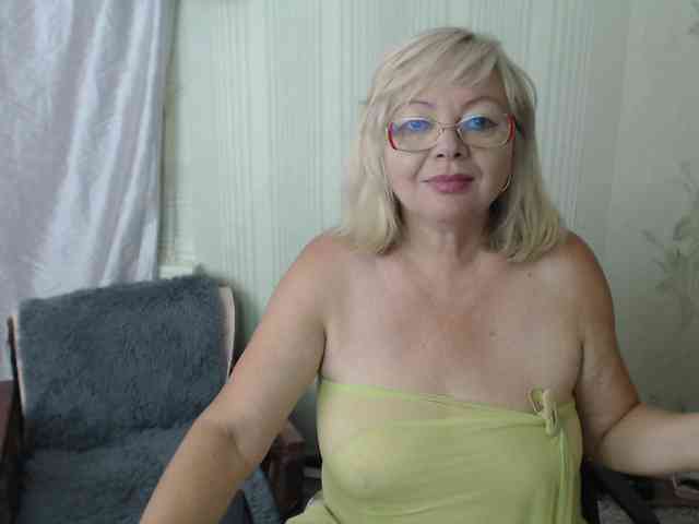 EvelynLoveShy webcam