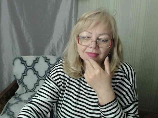EvelynLoveShy webcam
