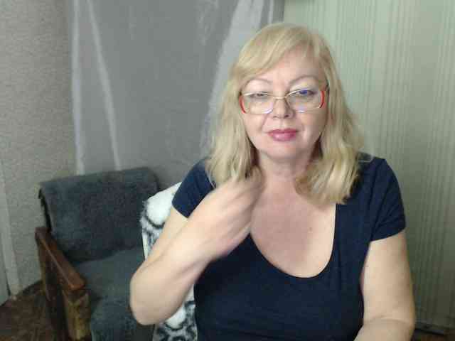 EvelynLoveShy webcam