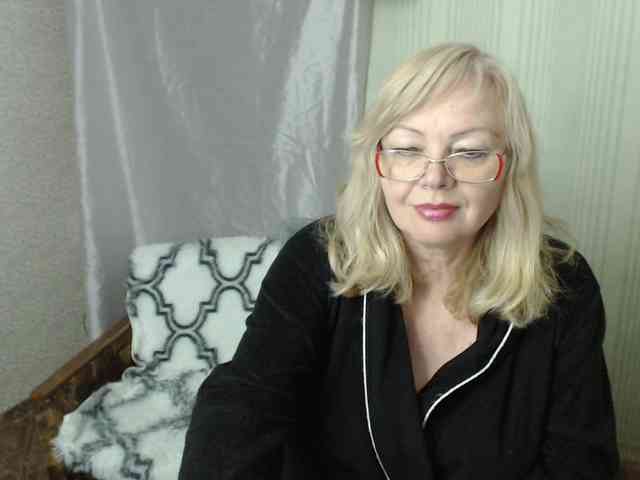 EvelynLoveShy webcam