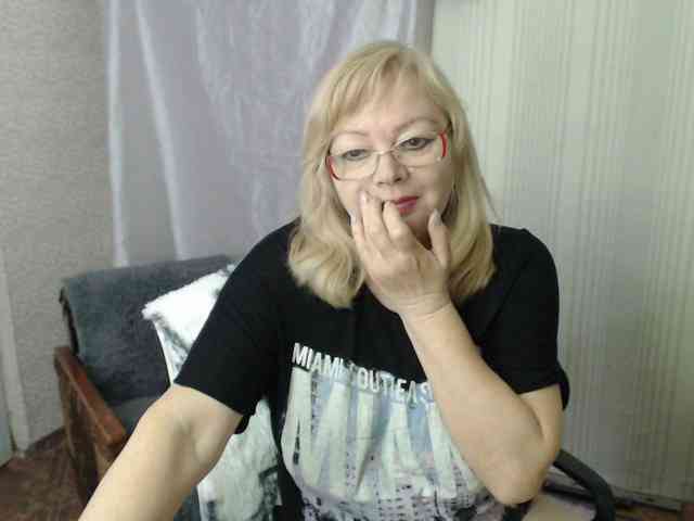 EvelynLoveShy webcam