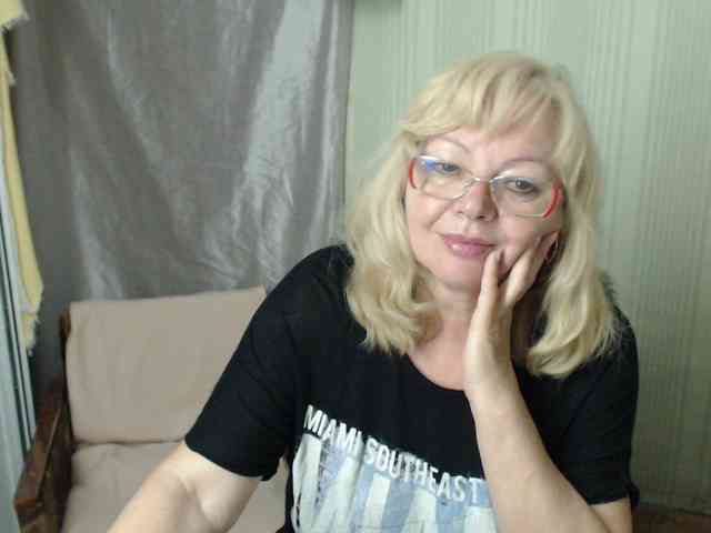 EvelynLoveShy webcam