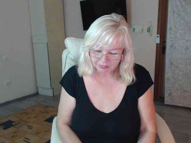 EvelynLoveShy webcam