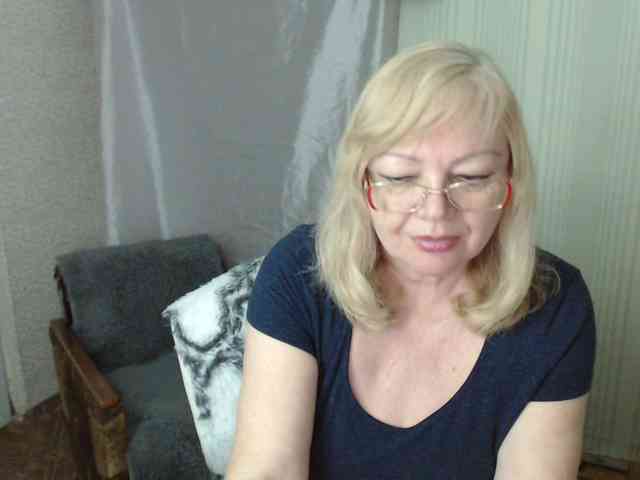 EvelynLoveShy webcam