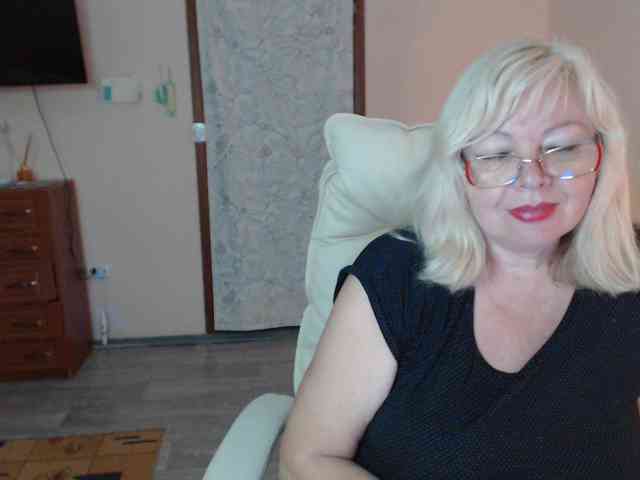 EvelynLoveShy webcam