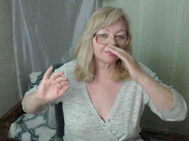 EvelynLoveShy webcam