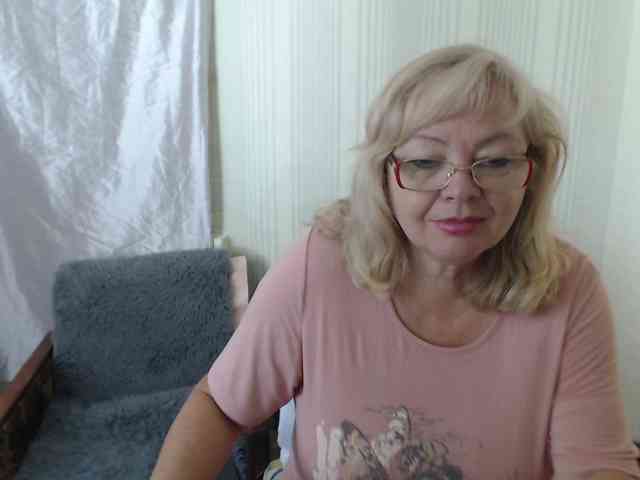 EvelynLoveShy webcam