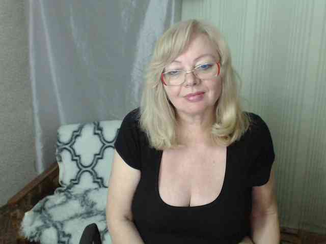 EvelynLoveShy webcam