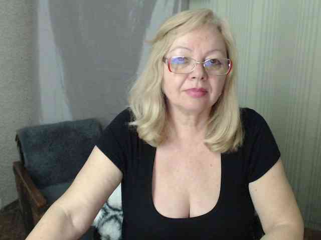 EvelynLoveShy webcam