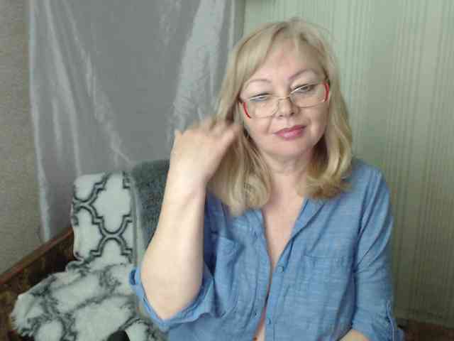 EvelynLoveShy webcam