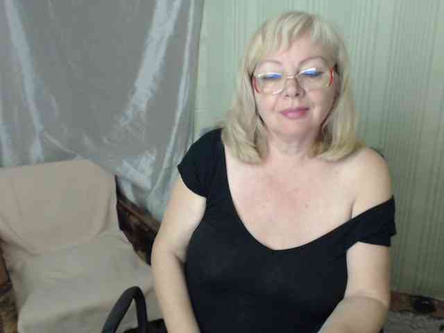EvelynLoveShy webcam
