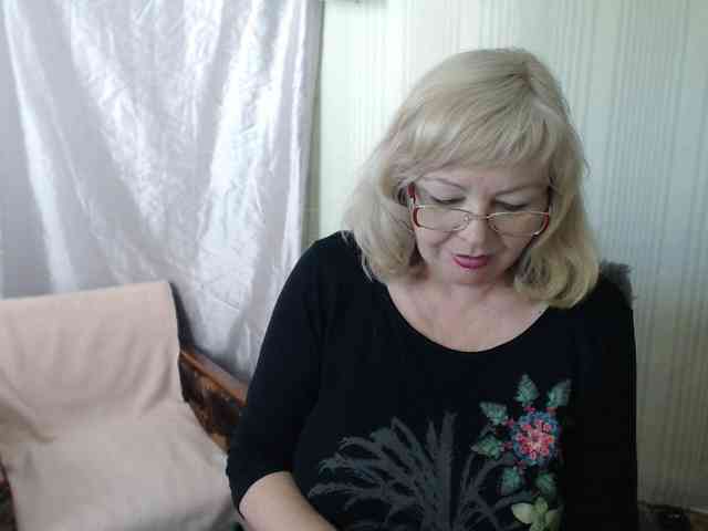 EvelynLoveShy webcam