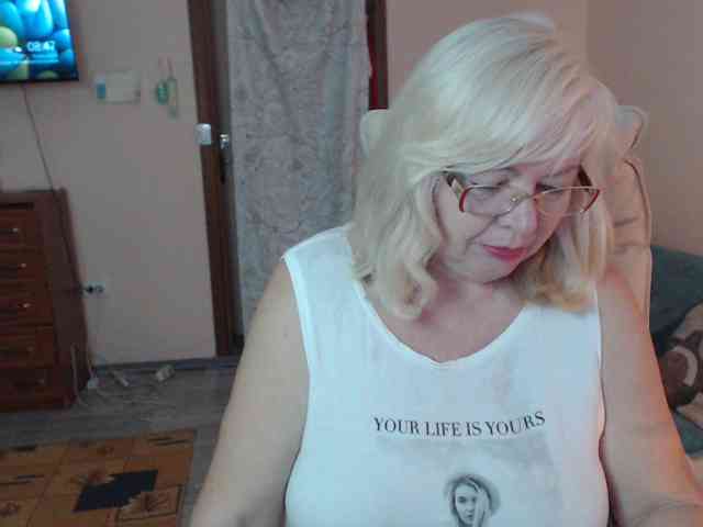 EvelynLoveShy webcam