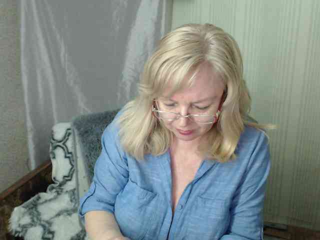 EvelynLoveShy webcam