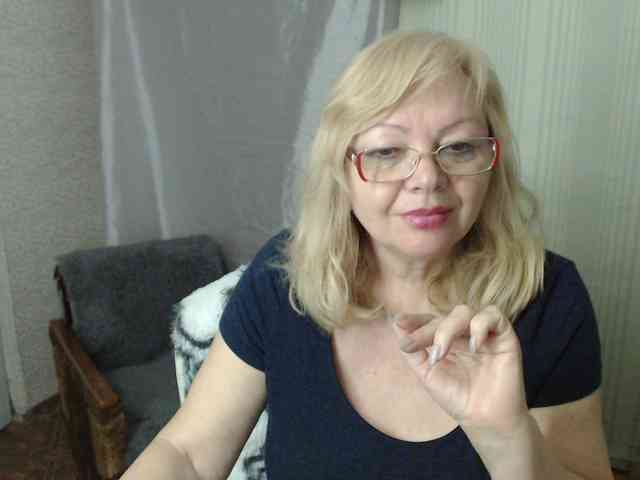 EvelynLoveShy webcam