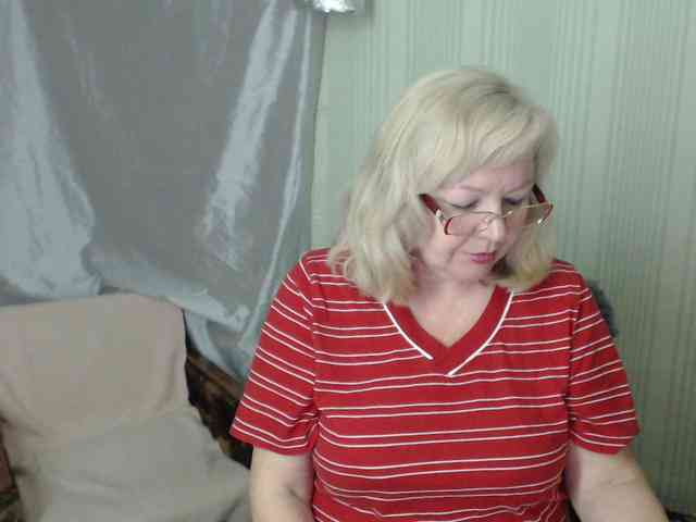 EvelynLoveShy webcam