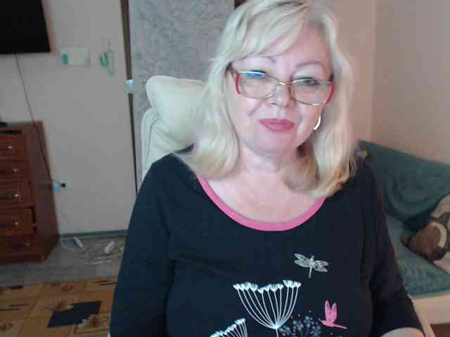EvelynLoveShy webcam