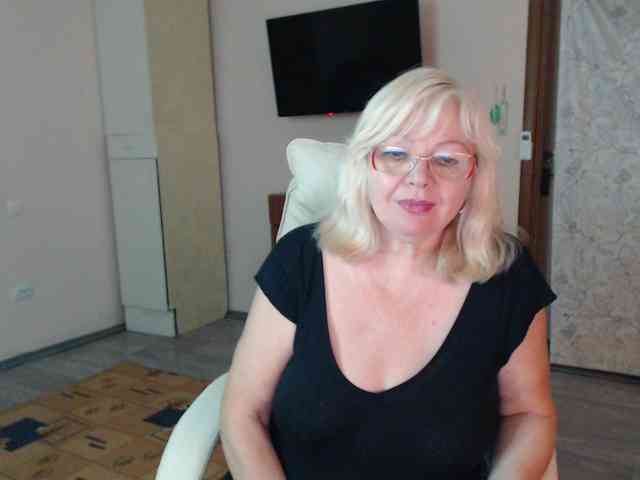 EvelynLoveShy webcam