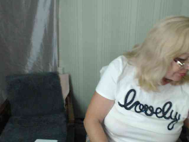 EvelynLoveShy webcam