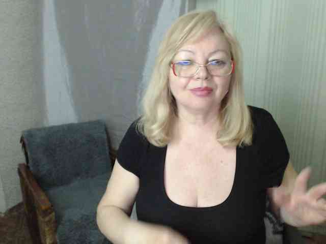 EvelynLoveShy webcam