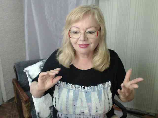 EvelynLoveShy webcam