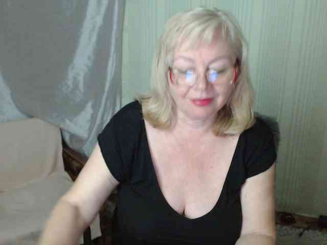 EvelynLoveShy webcam