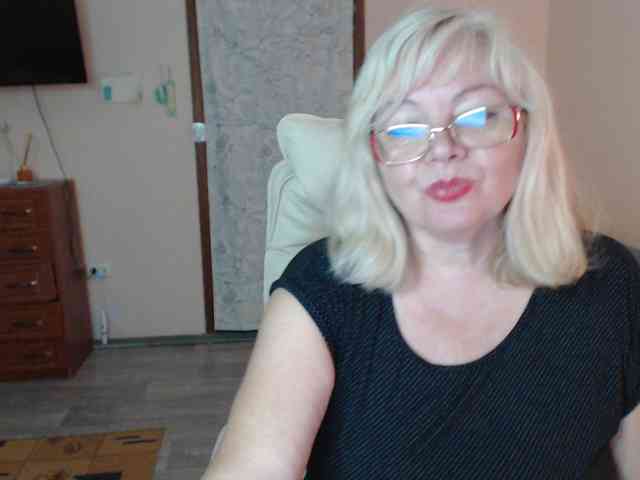 EvelynLoveShy webcam