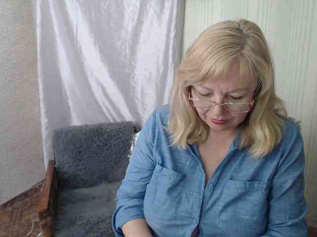 EvelynLoveShy webcam