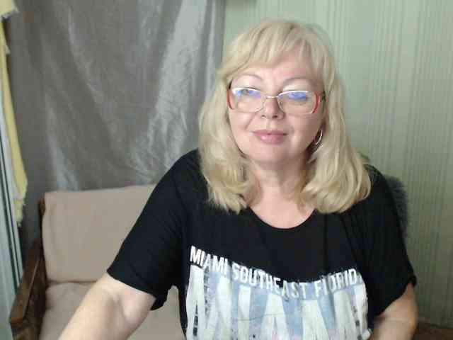 EvelynLoveShy webcam