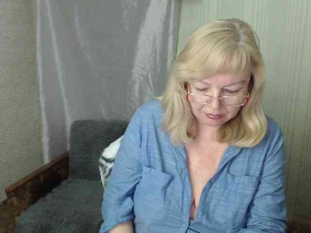 EvelynLoveShy webcam