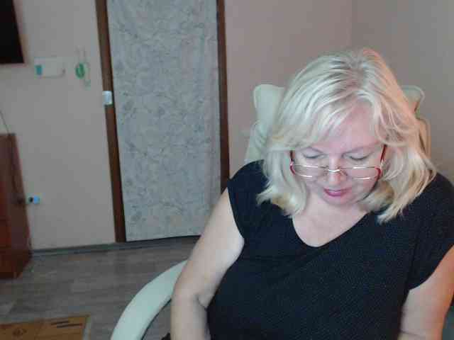 EvelynLoveShy webcam
