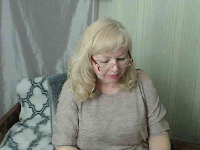 EvelynLoveShy webcam