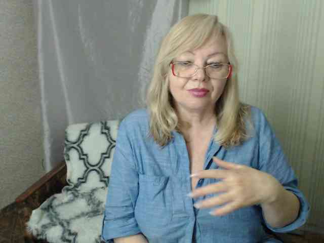 EvelynLoveShy webcam