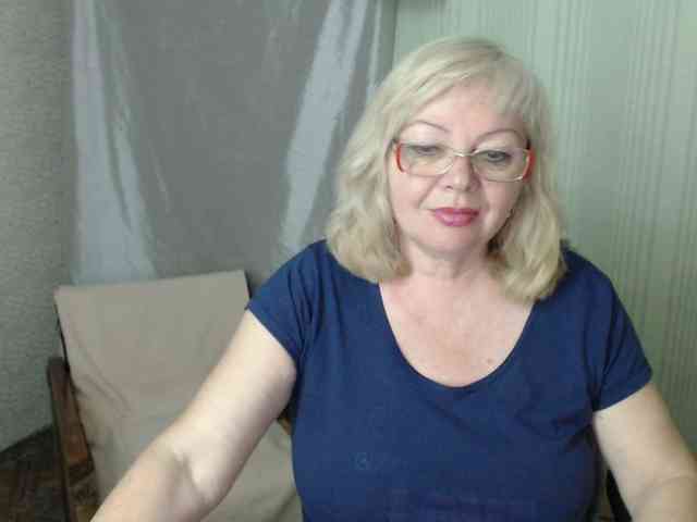 EvelynLoveShy webcam
