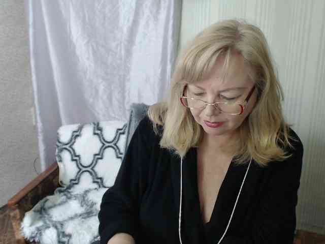 EvelynLoveShy webcam