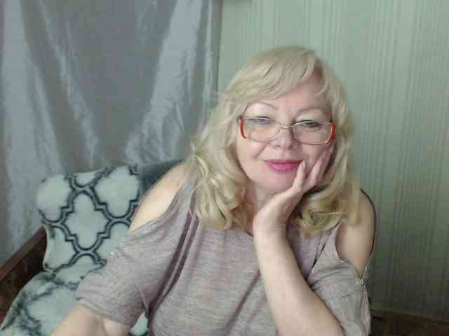 EvelynLoveShy webcam