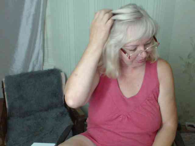 EvelynLoveShy webcam