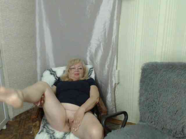 EvelynLoveShy webcam