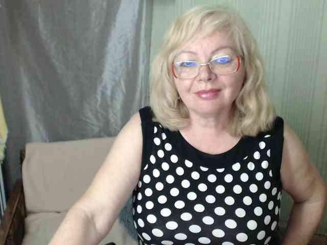 EvelynLoveShy webcam