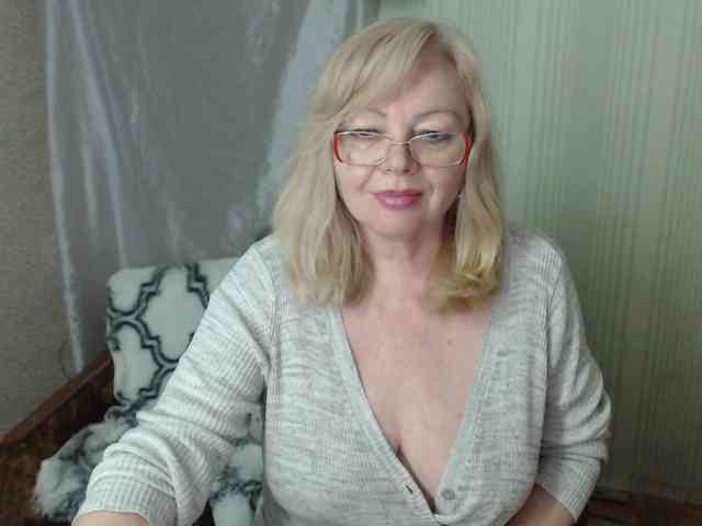 EvelynLoveShy webcam