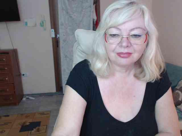 EvelynLoveShy webcam
