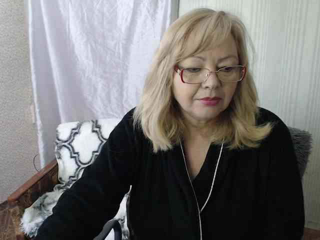 EvelynLoveShy webcam