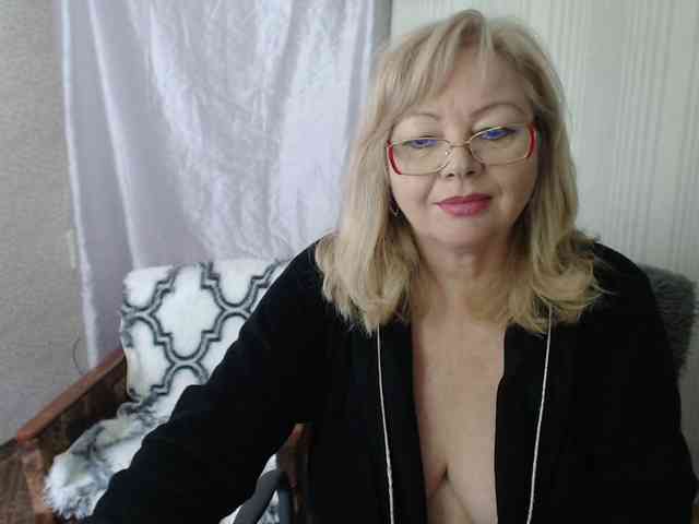 EvelynLoveShy webcam