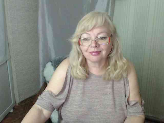 EvelynLoveShy webcam